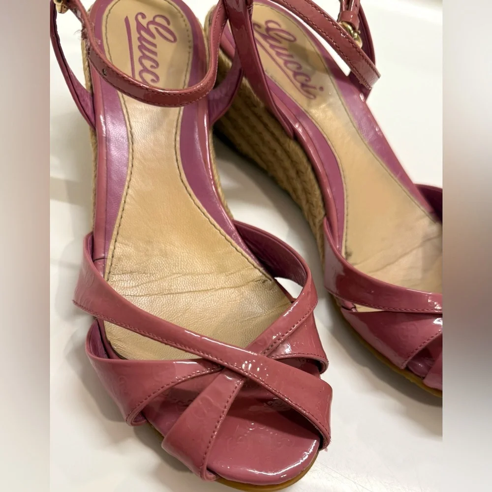 GUCCI Microguccissima Shine Low Wedge Sandals, Size 6.5‎